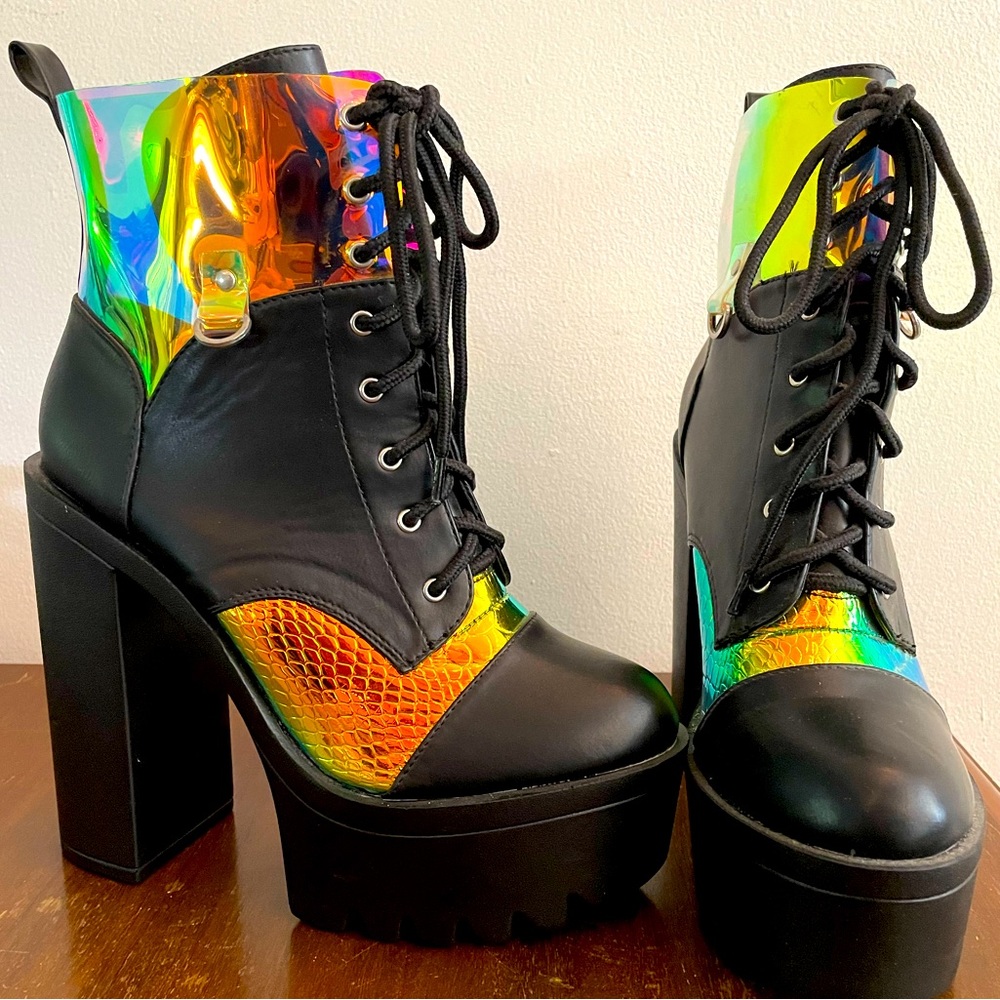 NWOT Cape Robbin boots